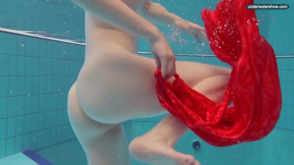 L'excitante madame - clip cul rond - Underwater Show