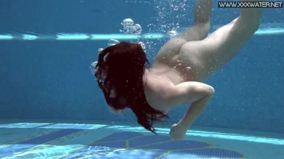 Jessica Lincoln in Luder XXX-Clip von Underwater Show