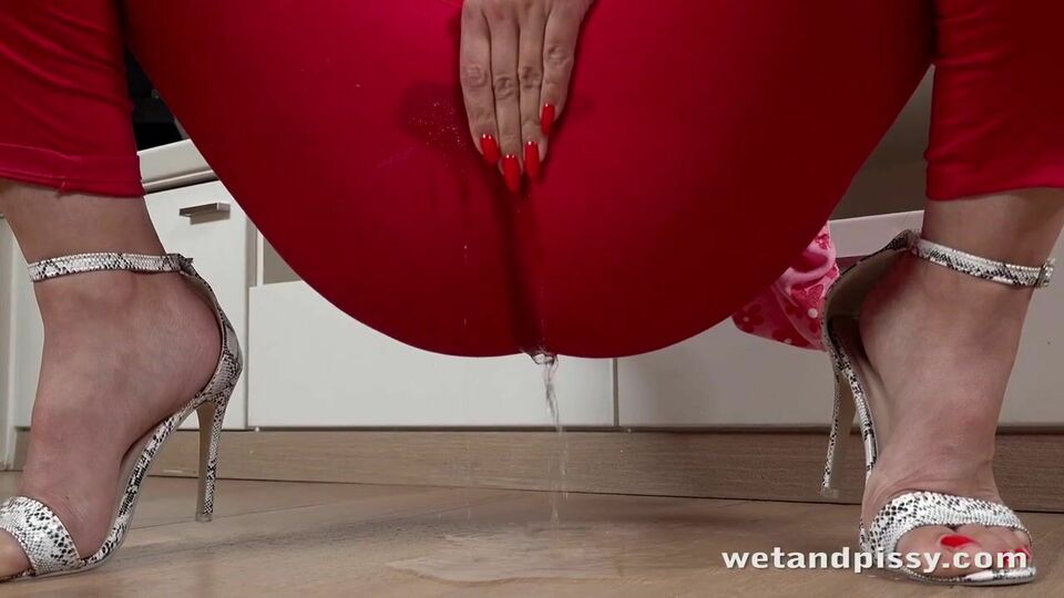 Wet and Pissy - toma de HD