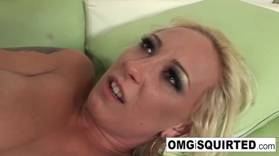 Escena con la alocada Rachel Evans con corridas de OMG I Squirted