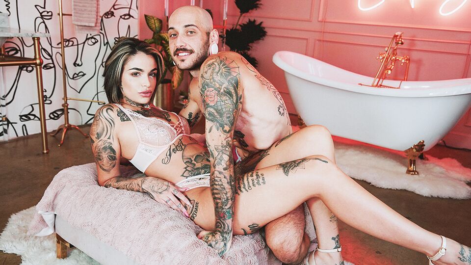 Pornografía con la belleza Leigh Raven con mamadas de Gender Flux