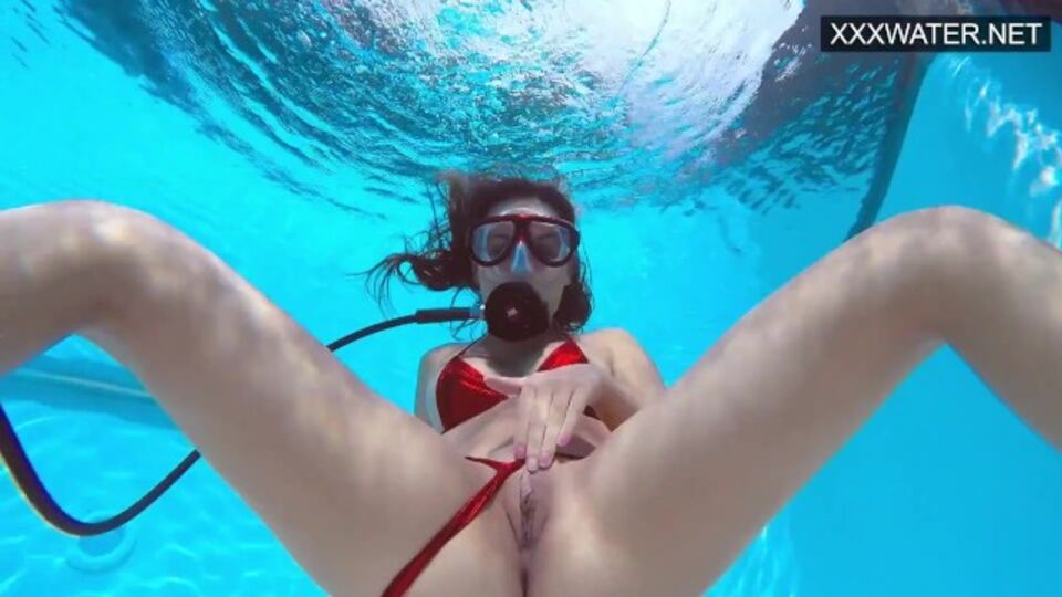 L'admirable  Lana - bande-annonce petite-amie - Underwater Show