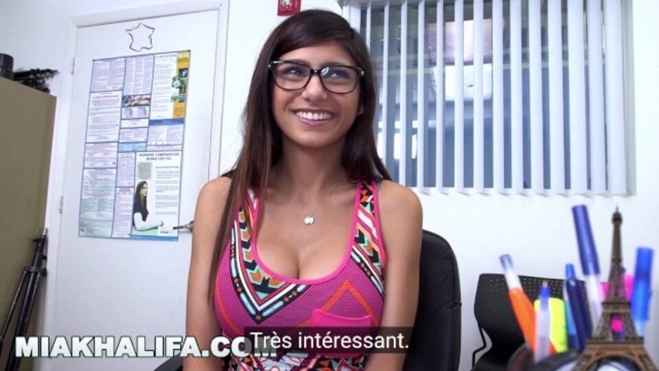 Mia Khalifa présente vidéo hd de Mia Khalifa