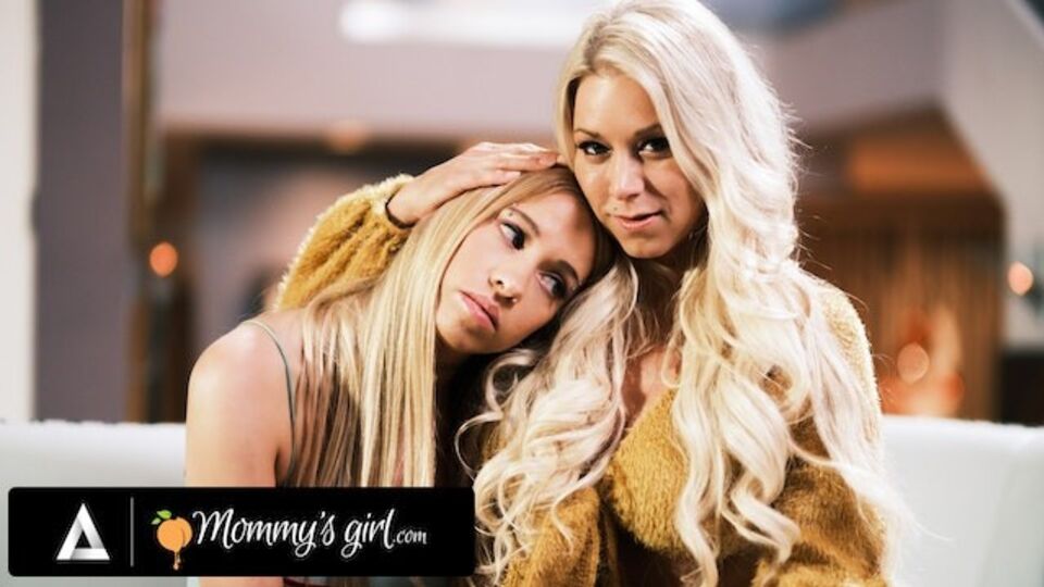 Incomparável Katie Morgan e Khloe Kapri - chupando buceta filmagem - Mommy's Girl