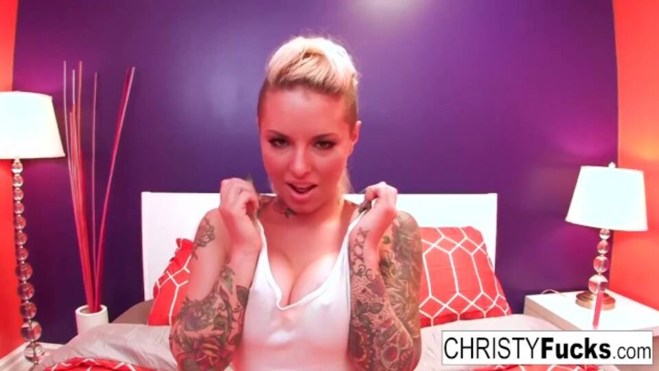 उत्तम दर्जे का Christy Mack का लिंग देखें