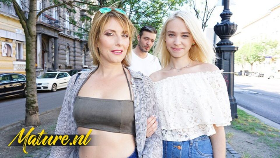 Assista pornografia da fina Arteya Dee e Emma Klein