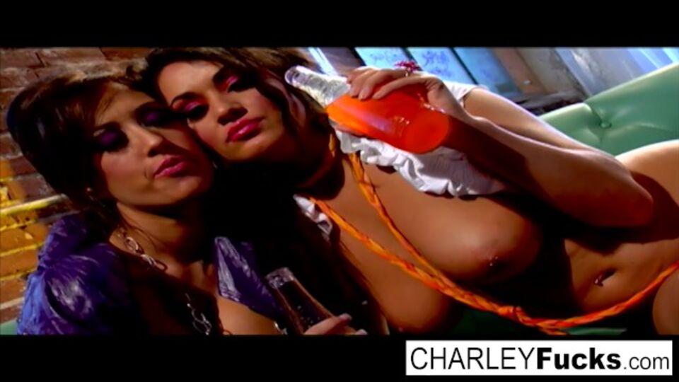 Charley Chase em morena filme no PUBA