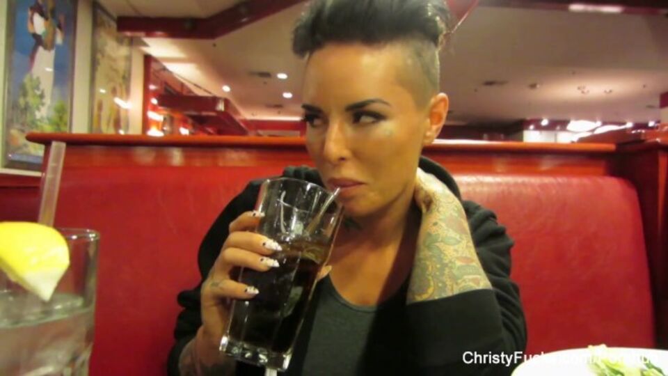 La puta Christy Mack en toma de hembras