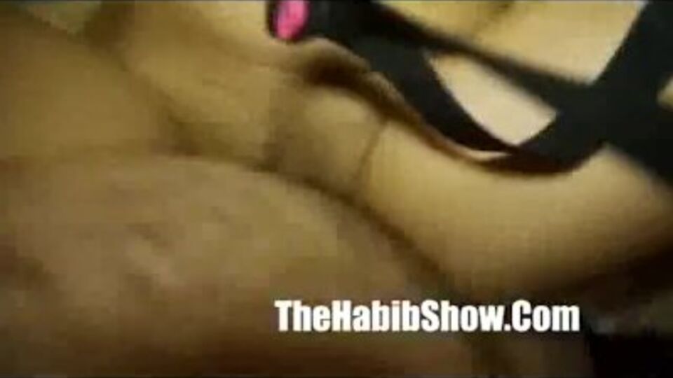 The Habib Show - séquence chatte poilue