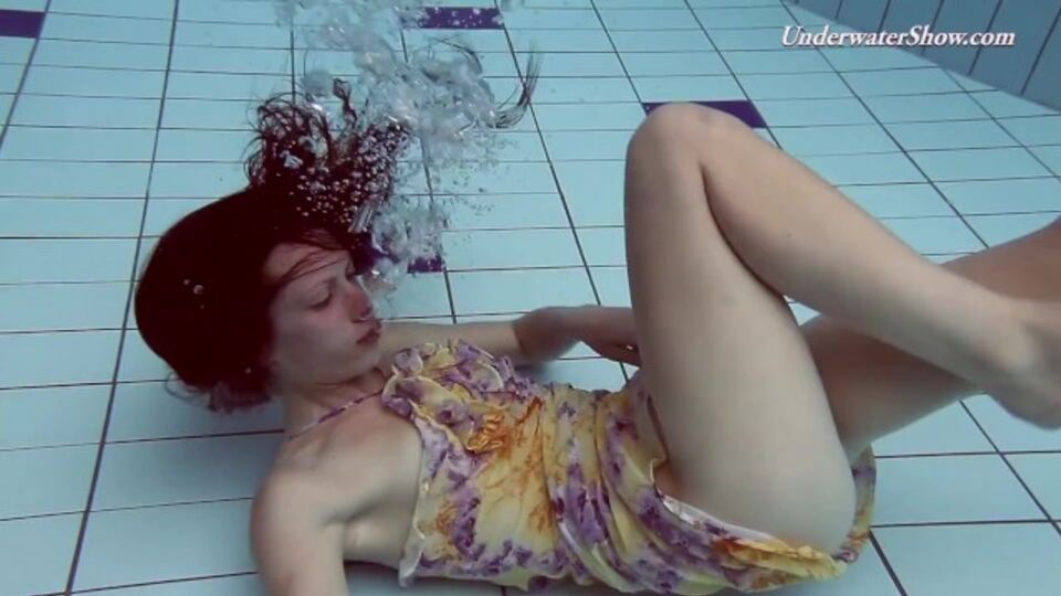 Teen (18+) xxx with pin-up Liza from Underwater Show