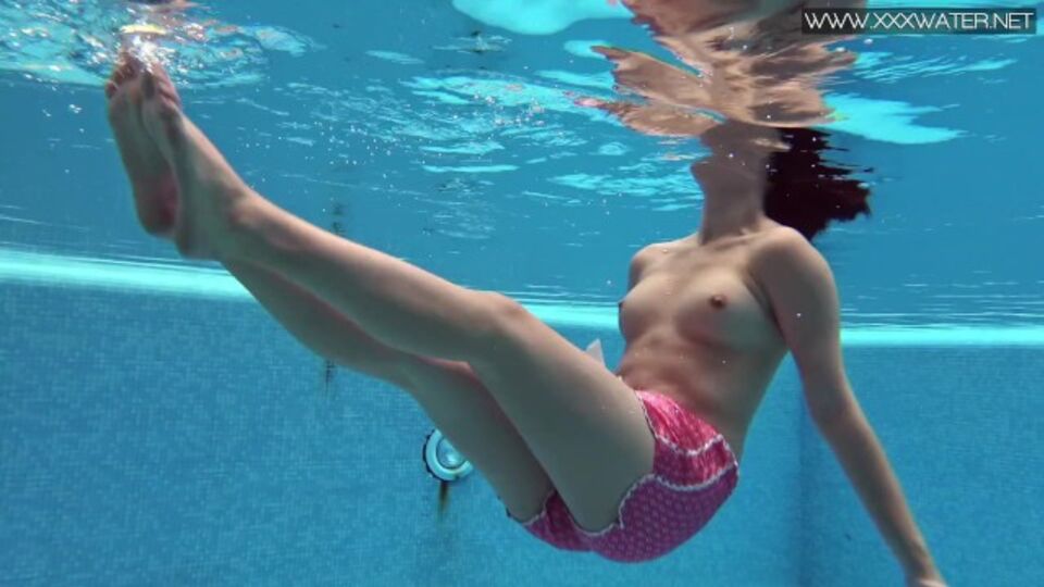 Graceful Lady Dee - solo female video - Underwater Show