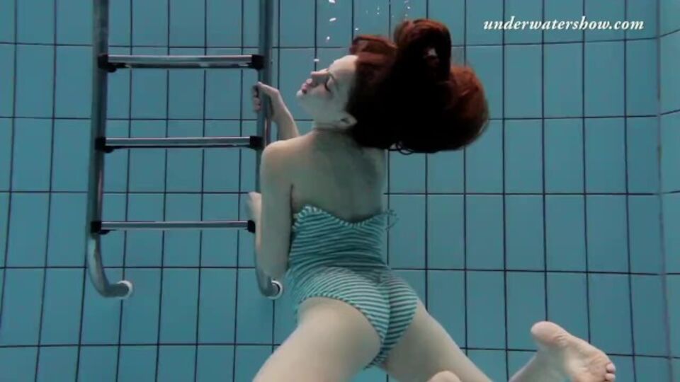 Trailer xxxwater con ragazza copertina cioccolattina di Underwater Show