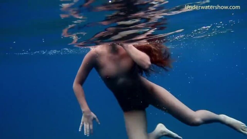 Exclusiva em Fora de casa clipe no Underwater Show