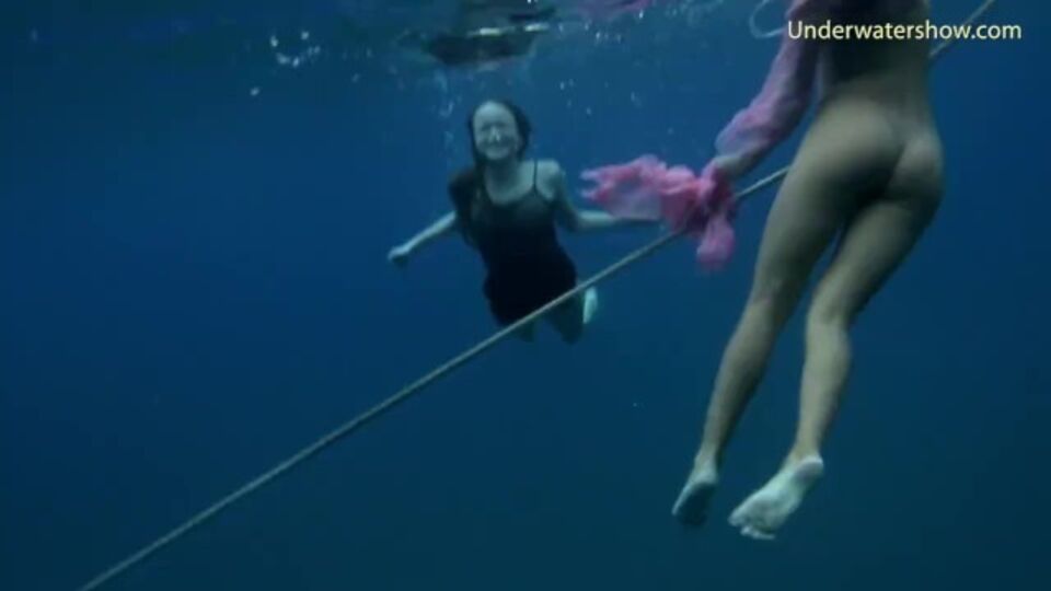 Pornographie de russe avec la talentueuse amie de Underwater Show