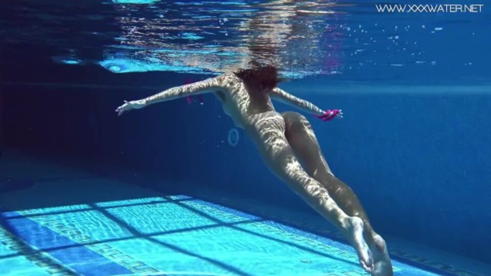 Tiffany Tatum em peludo filmagem no Underwater Show