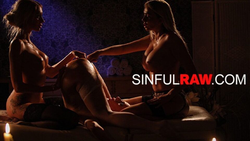 Brittany Bardot e Amber Jayne em aproximado ação no Sinful Raw