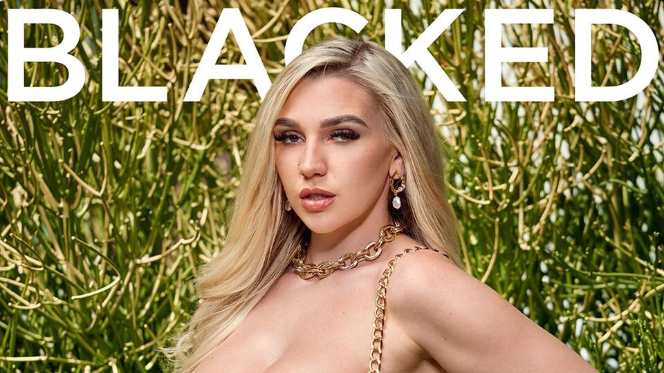 Kendra Sunderland में सीधे बाल फुटेज Blacked.Com द्वारा