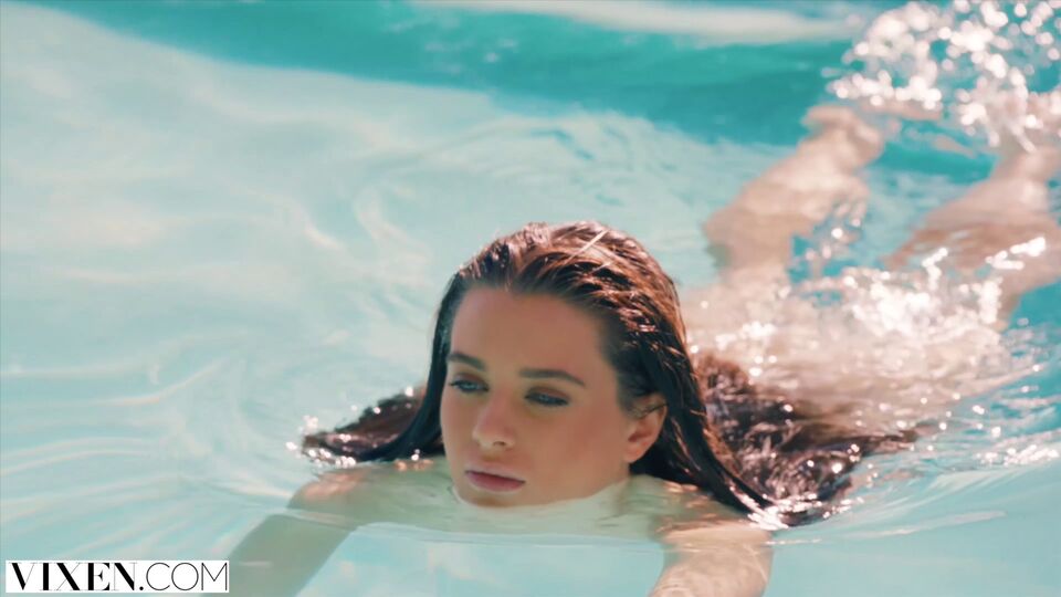 Lana Rhoades en adelanto de vaquera de Vixen