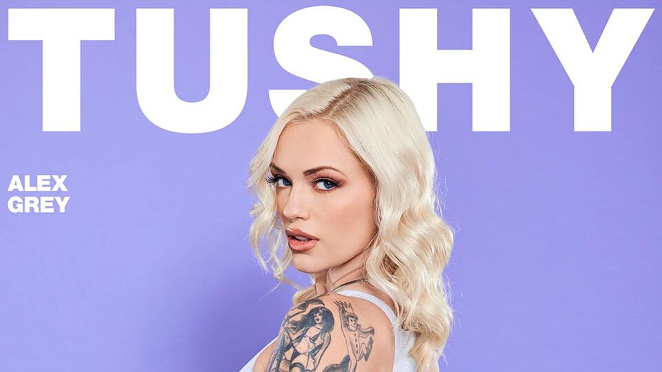 Tushy apresenta peitos de tamanho médio gravação da Alex Grey