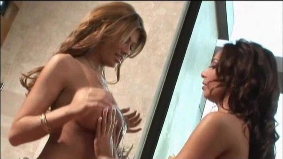 Lorena Sanchez e Tiffany Taylor em beijando sexo no Tera Patrick