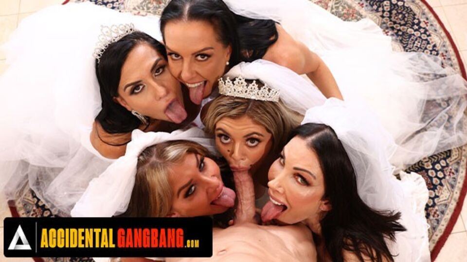 Accidental Gangbang presenta azione gangbang con giada