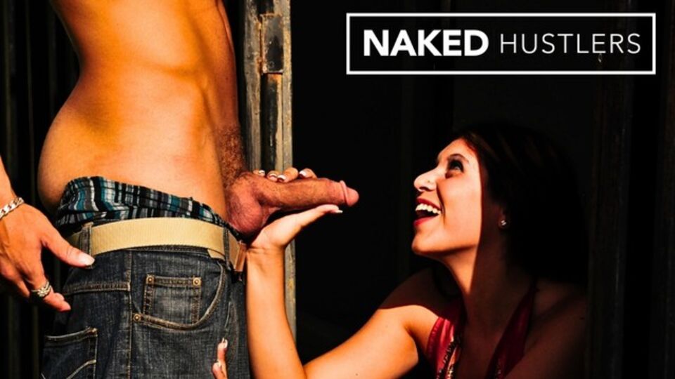 Petite amie dans action réalité de Naked Hustlers