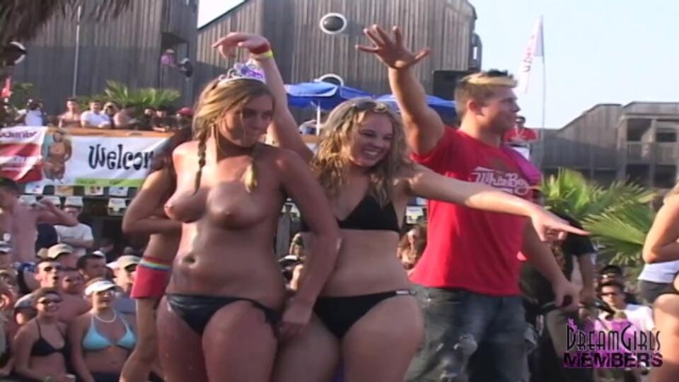 Lass's flashing xxx