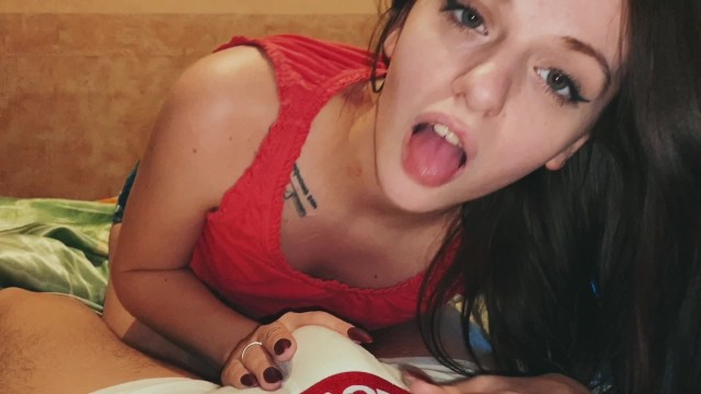 Contenido de mamadas protagonizado por la preciosura Katy Milligan