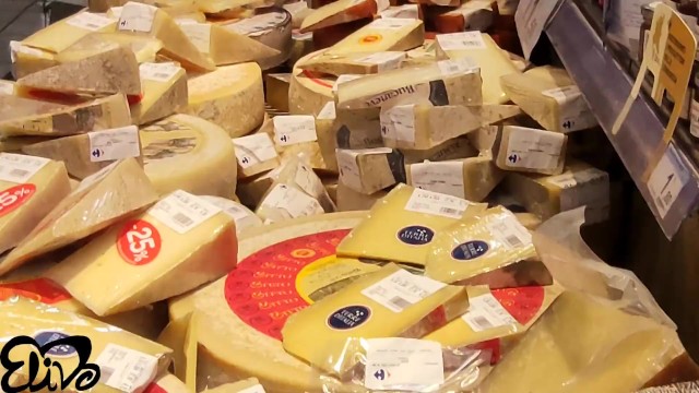 Contenido de la inquieta ElivaLove de paja con las tetas 