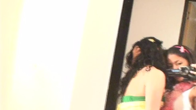 La salvaje cosita hermosa en acción de masturbación femenina