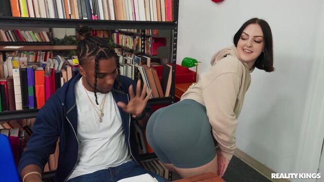 RK Prime प्रस्तुत करता है Lucy Lotus का बाजूक चुदाई क्रिया