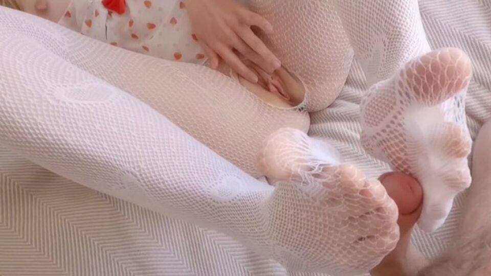 Provocative MooneySweety and Paula Mooney's footjob video
