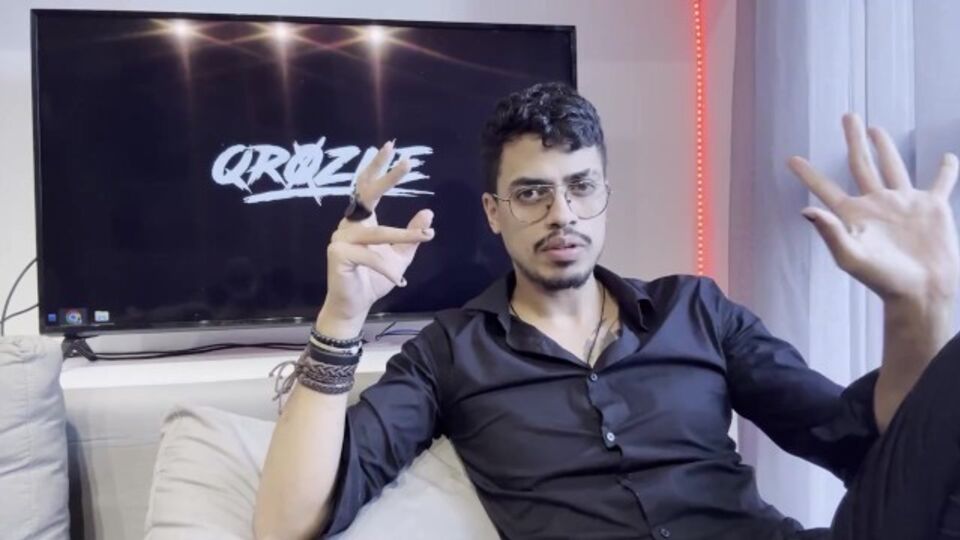 Watch pretty QroZne's clip