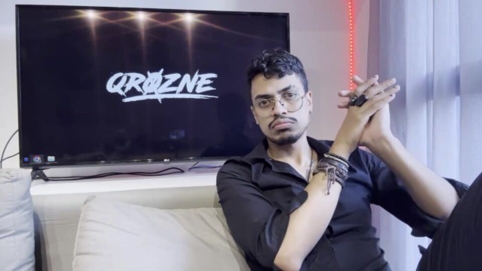 Watch cutesy QROZNE TEAM and QroZne's clip
