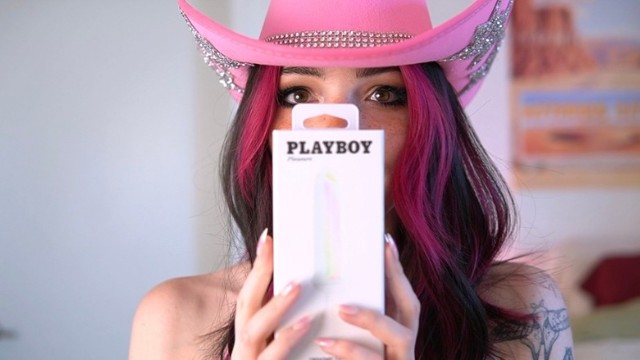 La lascive Lana Bee en vedette dans contenu masturbation