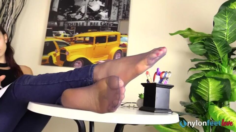 Mademoiselle in Luder Trailer von Nylon Feet Love