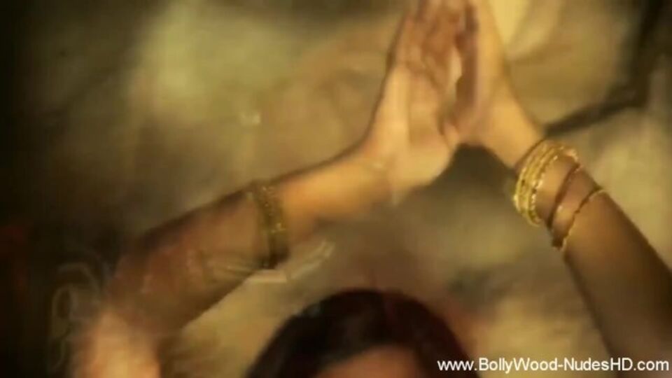 Frauchen in Solo Sexstreifen von Bollywood Nudes HD