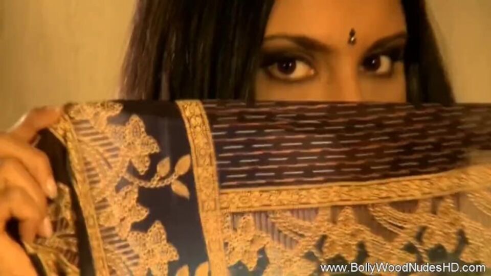 Betthäschen in Asiatisch XXX von Bollywood Nudes HD