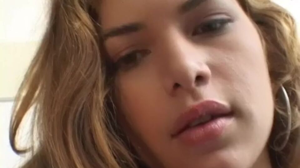 Watch flirtatious bimbo's scene