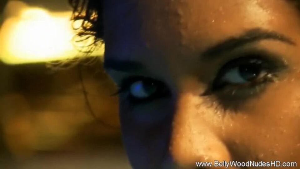 Bollywood Nudes HD präsentiert Mädchen's Indisch Sexstreifen