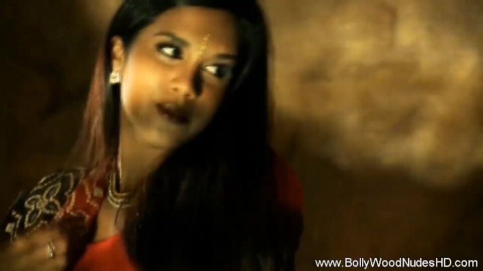 Mama Pornofilm mit gut gemachter Temptation von Bollywood Nudes HD