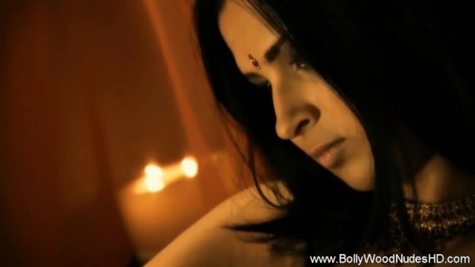 Solo Film mit pikanter Zucker von Bollywood Nudes HD