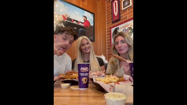 Pin-up Bonnie Blue e Sophia Isabella partecipa in riprese hd