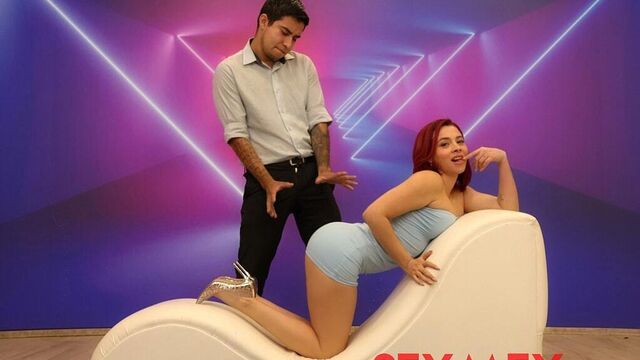 La dulce Nicole Zurich en toma de cabello corto