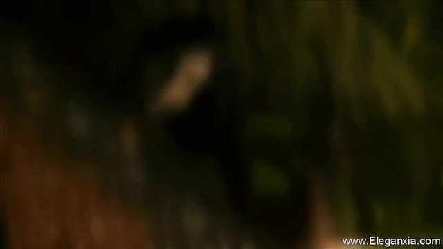 Fiorente regina partecipa in trailer pubblico