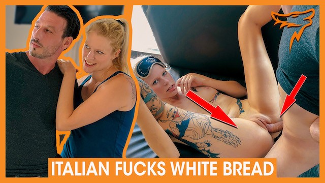 पहुंच से बाहर की Claudia का गहरे गले में चलचित्र