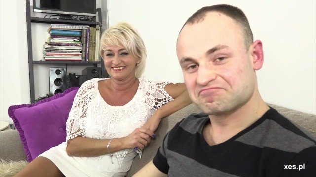 Ben proporzionata ninfomane partecipa in filmato maturo