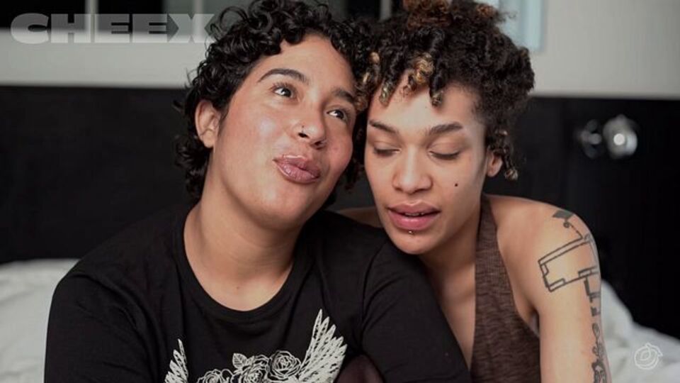 Berauschende Canela und Ellington - Interview Pornofilm - Cheex