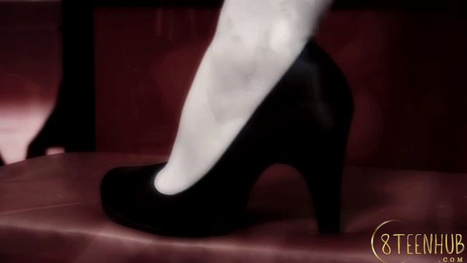8TeenHub präsentiert Göttin's High Heels Sexfilm