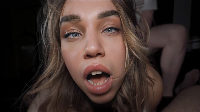 Sprudelnde TikTok Sluts in der Hauptrolle in Dreier Trailer